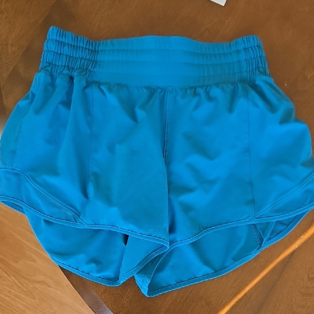 Women's Lululemon Hawaiian Blue Hotty Hot Shorts 2.5" Size 4
